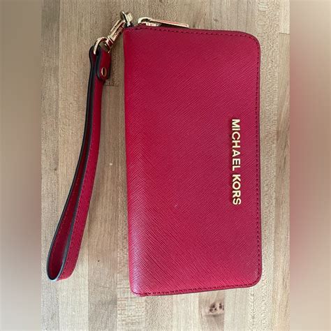 michael kors saffiano leather phone wristlet
